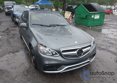 2015 Mercedes-Benz E 63 Amg S 4Matic z USA, uszkodzony, nr VIN WDDHF7GB4FB151119